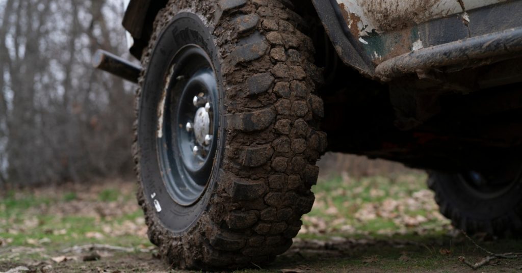 https://s3.amazonaws.com/rnrtires.com/wp-content/uploads/2026/07/10173844/gulfcoastrnr-445557-tire-truck-mud-blogbanner-1-1024x536.jpg