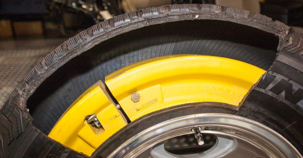 https://s3.amazonaws.com/rnrtires.com/wp-content/uploads/2026/07/20182105/gulfcoastrnr-445565-run-flat-tire-blogbanner-1-1024x536.jpg