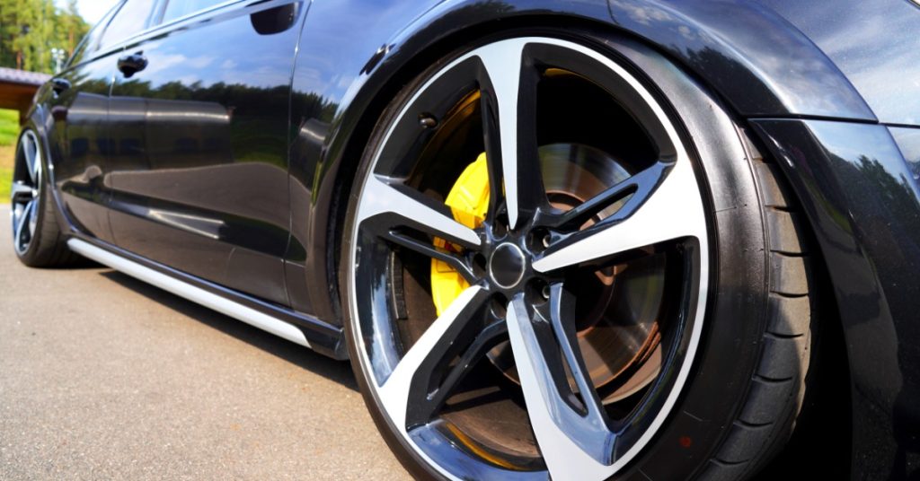 https://s3.amazonaws.com/rnrtires.com/wp-content/uploads/2026/07/30152630/GulfCoastRNR-445580-low-profile-tires-blogbanner-1024x536.jpg
