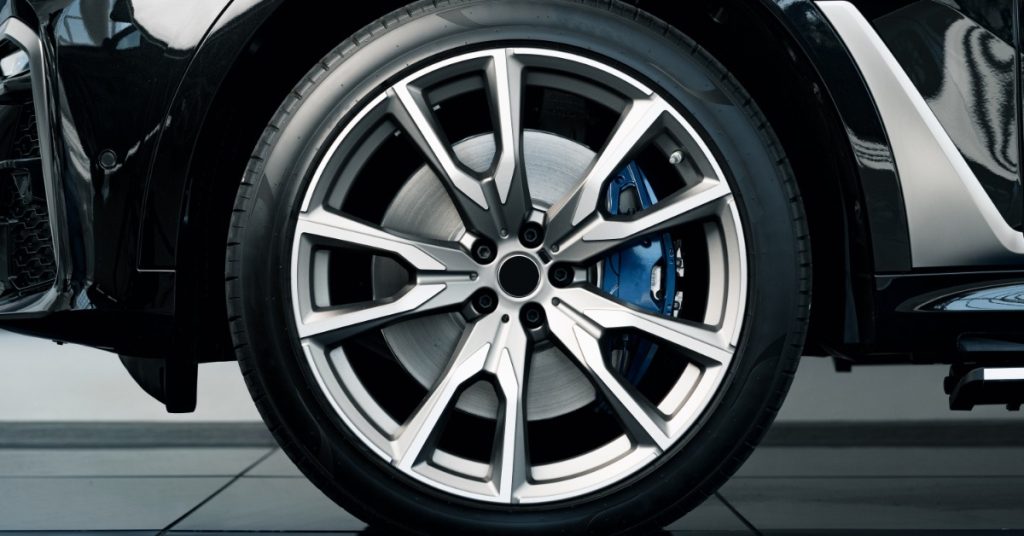 https://s3.amazonaws.com/rnrtires.com/wp-content/uploads/2026/08/04144004/gulfcoastrnr-448052-tire-rim-car-blogbanner-1-1024x536.jpg