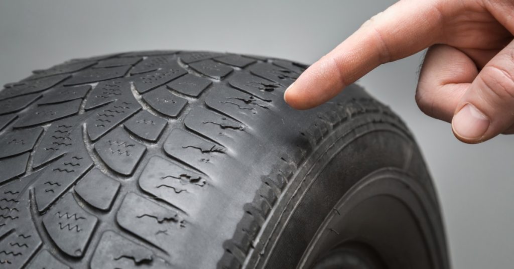 https://s3.amazonaws.com/rnrtires.com/wp-content/uploads/2026/08/05171951/GulfCoastRNR-448056-tire-edge-wear-blogbanner1-1024x536.jpg
