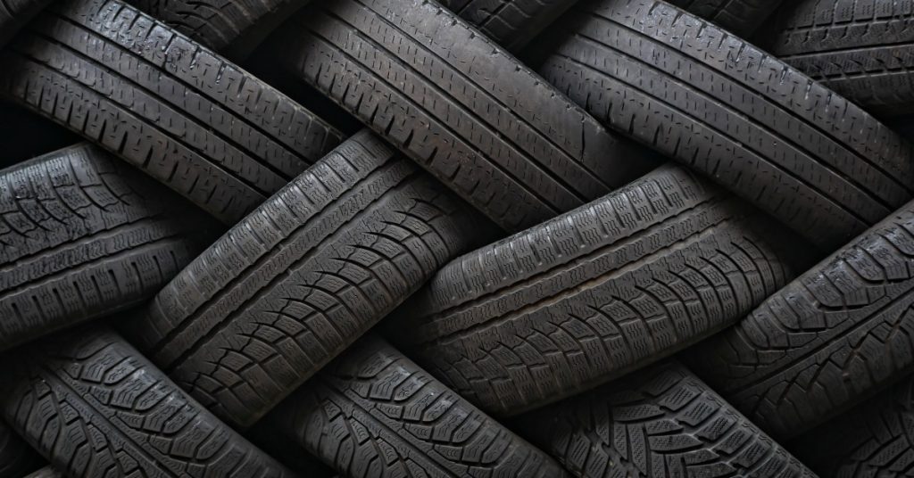 https://s3.amazonaws.com/rnrtires.com/wp-content/uploads/2026/08/19152053/gulfcoastrnr-448077-tires-tread-wear-blogbanner-1-1024x536.jpg