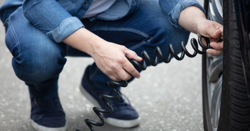 https://s3.amazonaws.com/rnrtires.com/wp-content/uploads/2026/09/15185856/gulf-coast-rnr-454094-car-tire-daytime-blogbanner1-1024x536.jpg