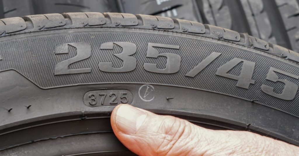 https://s3.amazonaws.com/rnrtires.com/wp-content/uploads/2026/09/29145413/GulfCoastRNR-459224-tire-dot-code-blogbanner1-1024x536.jpg