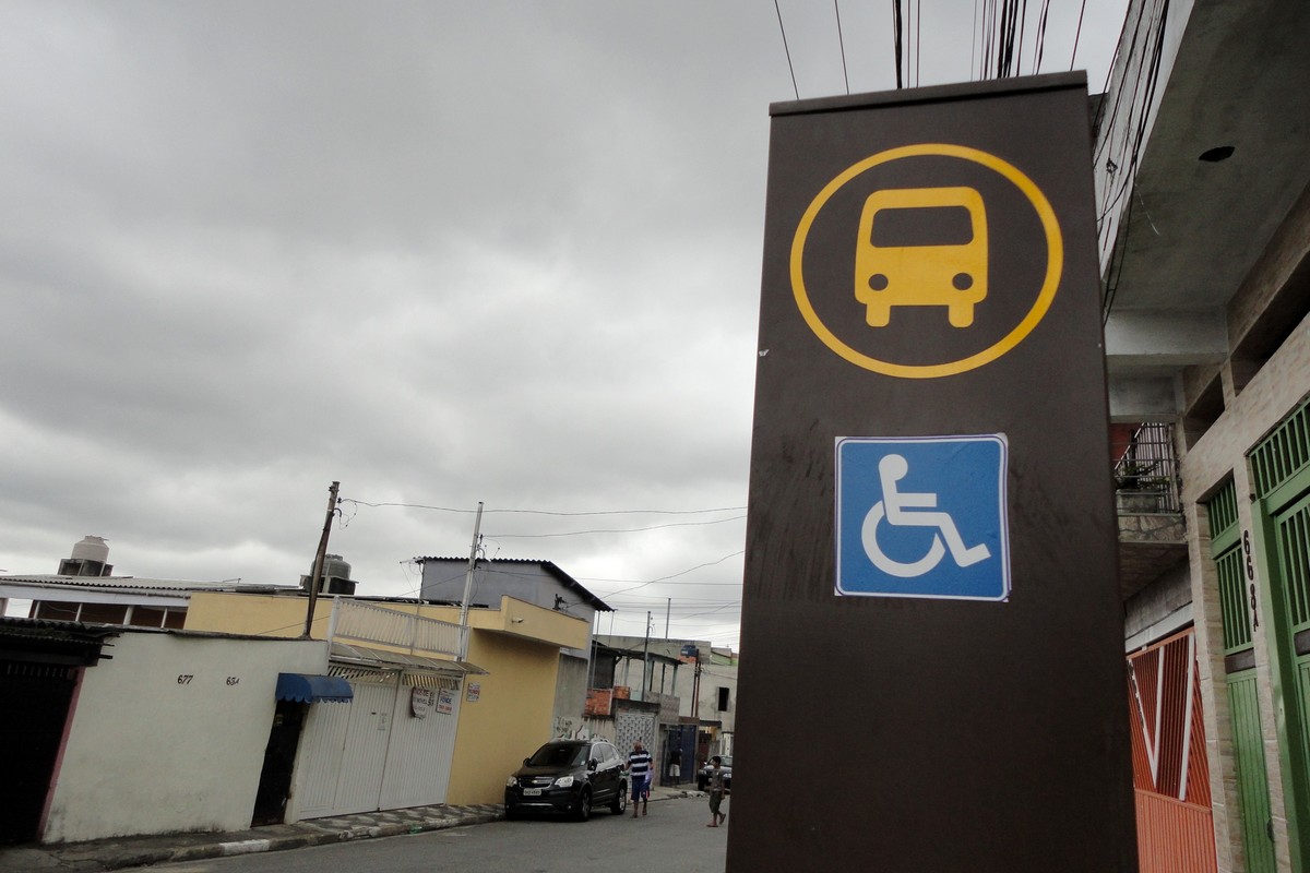 Corte de linhas de ônibus muda os hábitos de deslocamento dos moradores da zona leste