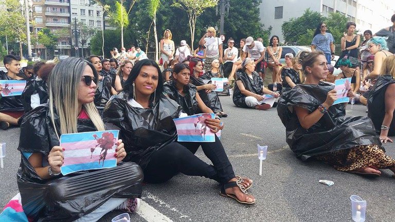 Caminhada pela paz “Sou Trans e Quero Dignidade e Respeito”, em janeiro de 2016 (Agência Brasil)
