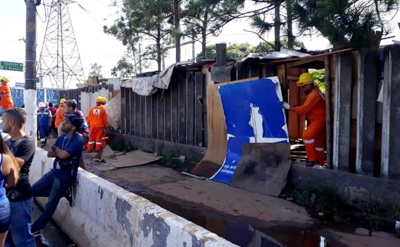 Moradores são retirados do Jardim Humaitá após área ser considerada de alto risco