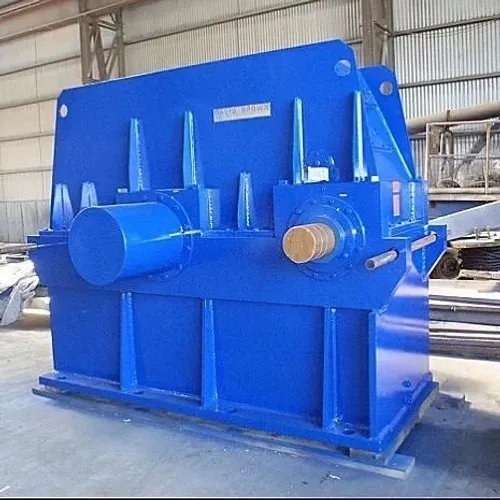 How does the gear material affect vibration characteristics in a gearbox?