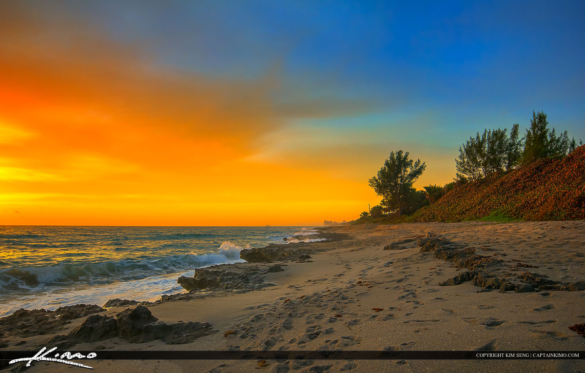 Juno Beach Sunrise in front of Rocks Royal Stock Photo