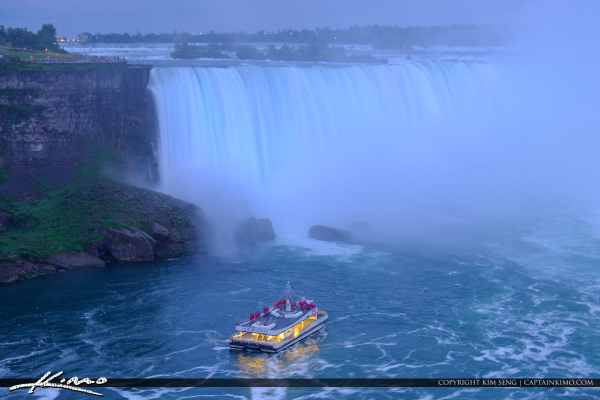 Niagara Falls Light Show Nighttime Canada Horseshoe Falls Gettin