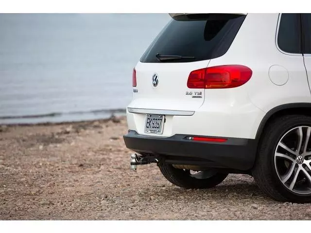 Chrome Look Rear Accent Strip 5N0-071-360