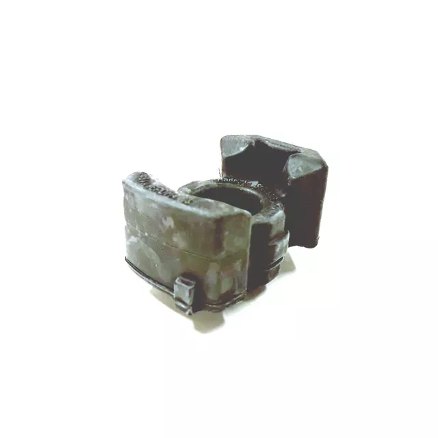 2011-2017 Volkswagen Touareg - Lower Insulator