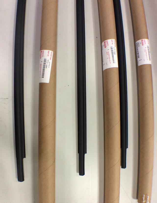 7572002091 Door Belt Molding (Left, Front) 20032006 Toyota