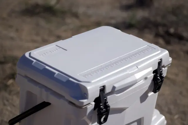 Genuine Nismo White 20-quart Cooler / Ice Box - T99C9-20QWT