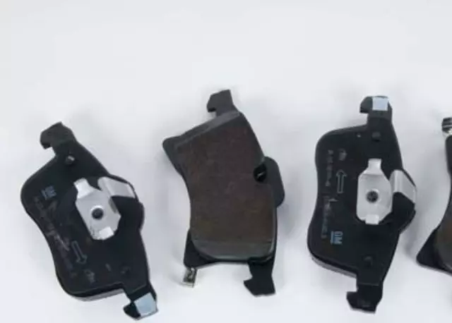 Front Disc Brake Pad Set