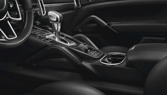 Door Handles And Center Console In Carbon