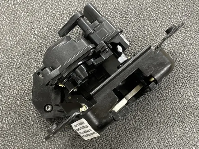 2019-2027 Ram 1500 Tailgate Latch, Right 68312079AM | OEM Parts Online