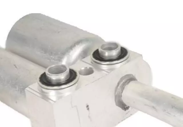 2001-2002 GM - Air Conditioning Compressor and Condenser Hose Assembly