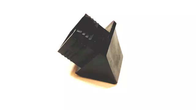 2000-2007 Subaru - Hinge Cap