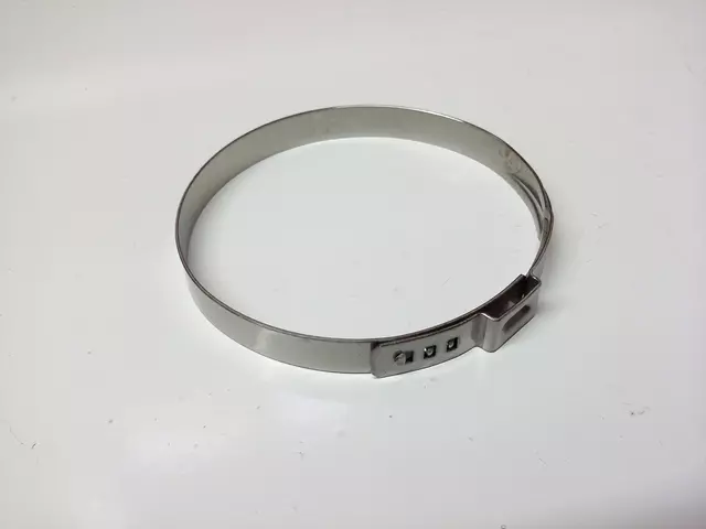 2002-2006 Lexus - Boot Clamp