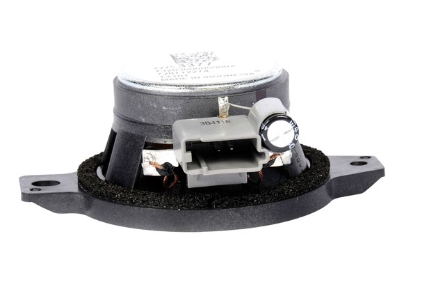 Radio Rear Speaker GM Genuine Parts 85124124 - OEM Replacement Gm Genuine Parts 85124124 Radio Rear Speaker Diagram
