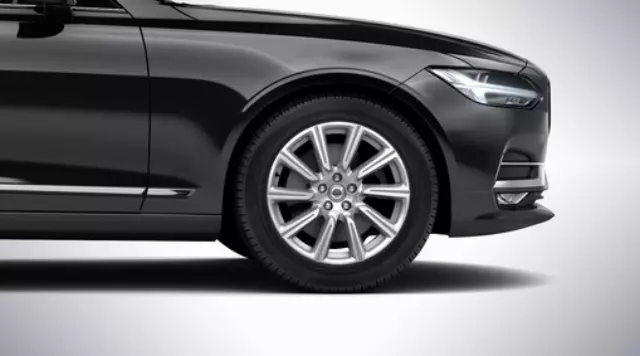 18-Inch 10-Spoke Silver Diamond Cut Alloy