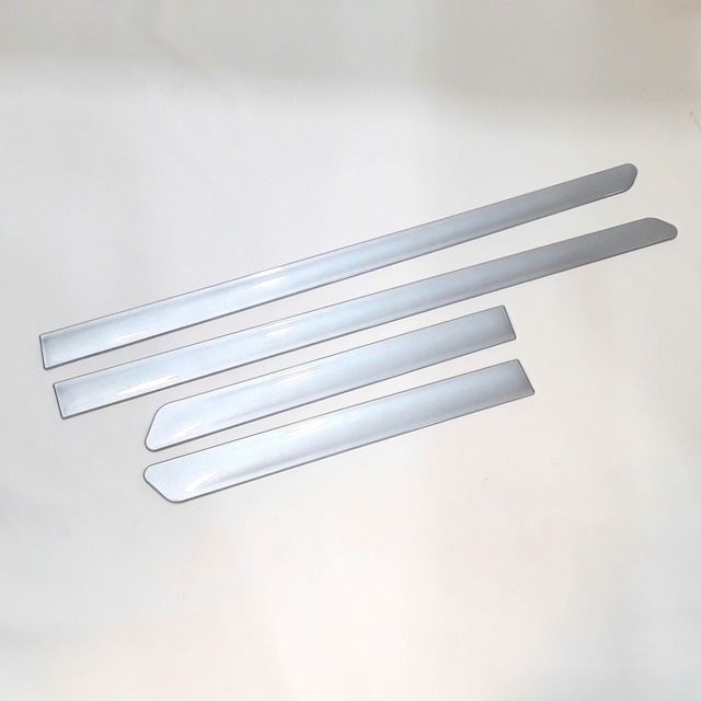 20172018 Subaru Forester Body Side Molding Kit Colored / Ice Silver