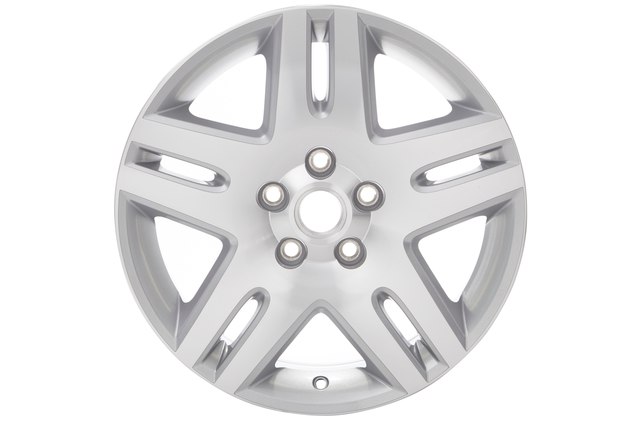 09595378 - 17x6.5-Inch Aluminum 10-Spoke Wheel 2006-2016 Chevrolet ...