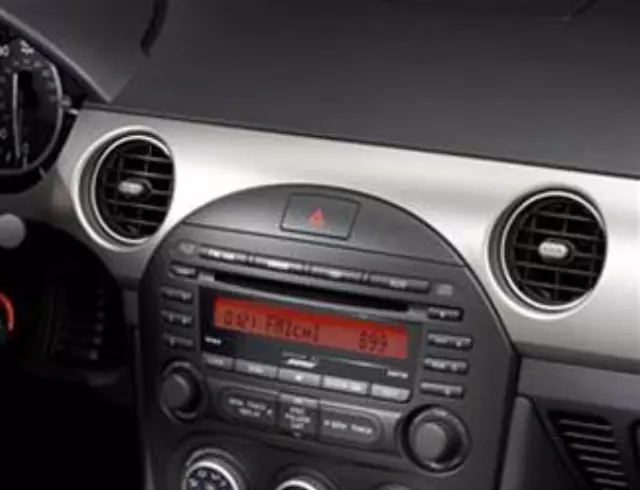 In-Dash 6-Disc CD/Mp3 Changer