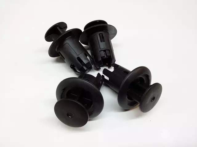 76923-47010 - Rocker Panel Molding Clip 2010-2017 Toyota | Longo