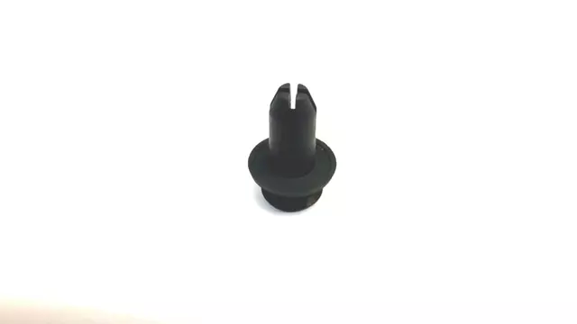 Upper Quarter Trim Cap