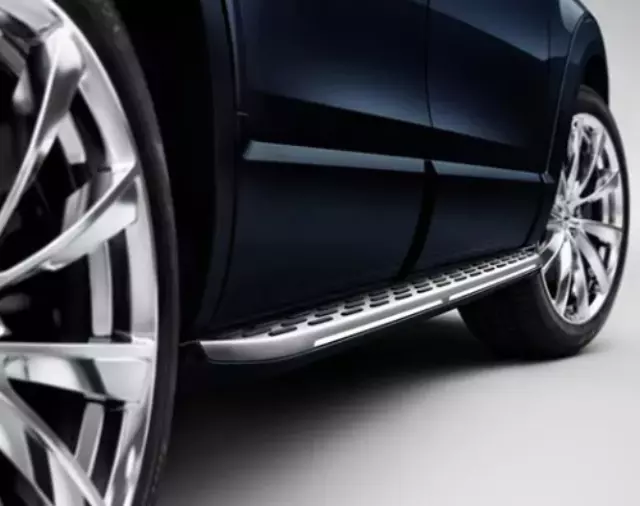 Running Board With Illumination, Integrated