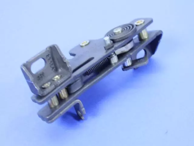 SEAT - LATCH 68002972AA