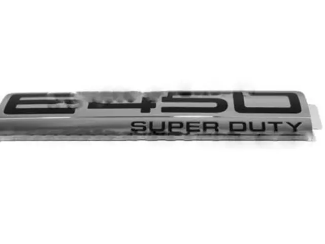 2005 Ford E-350/E-350 Super Duty Emblem