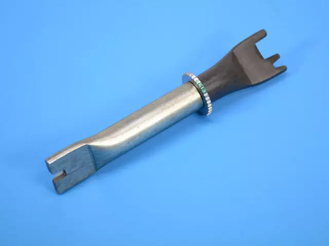 Brake Shoe Adjuster, Right