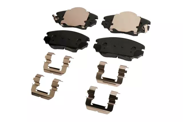 Front Disc Brake Pad Set with Clips