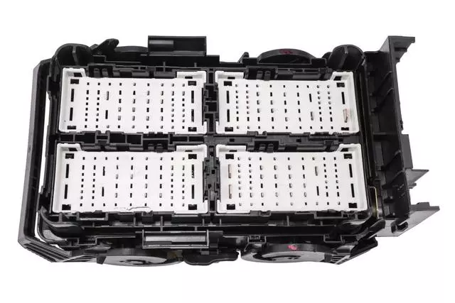 まぅ。専用ページ 84557339 - Engine Wiring Harness Junction Block GM Parts