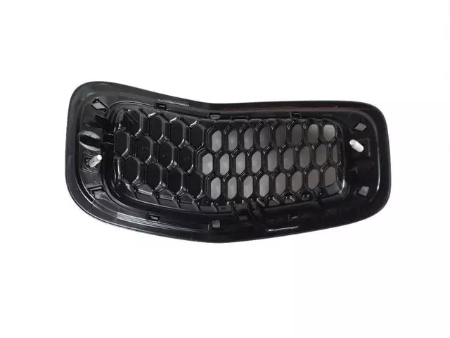 2014-2018 Jeep Cherokee Radiator Grille Kit 6CY39XS9AC | My Mopar