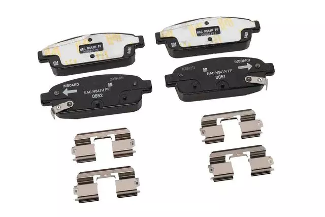 Rear Disc Brake Pad Set with Clips