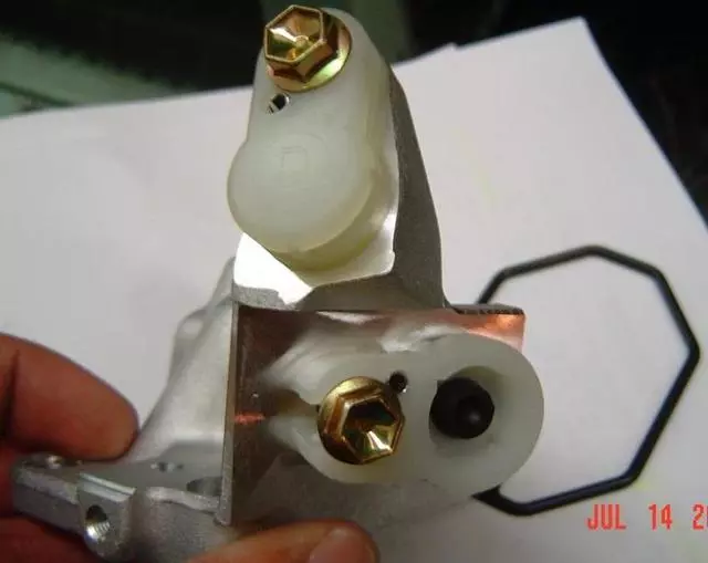 1994-2003 Toyota - Suction Valve