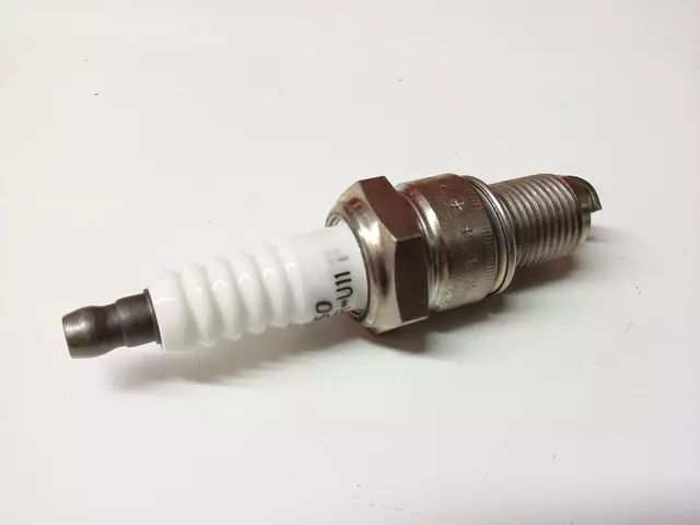 Genuine Toyota Spark Plug Set – 4 Plugs For Corolla 1990-1992, OEM 90919-01153