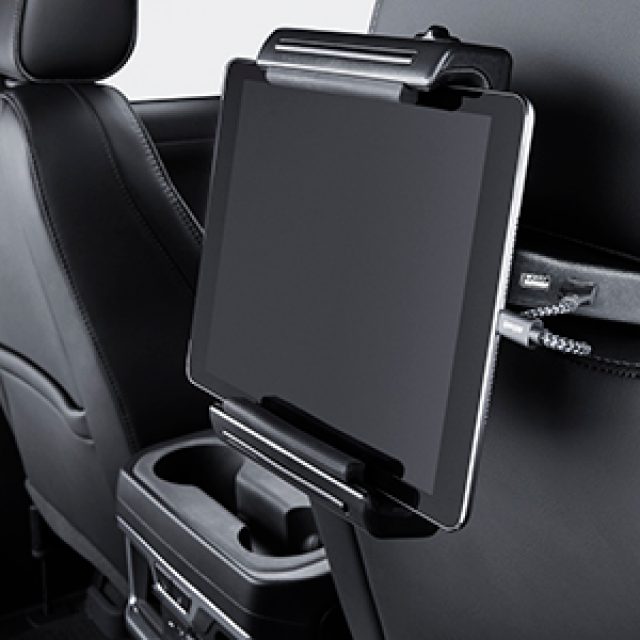 20192022 GM GM 84068618 Tablet Holder, Integrated Power GM Outlet