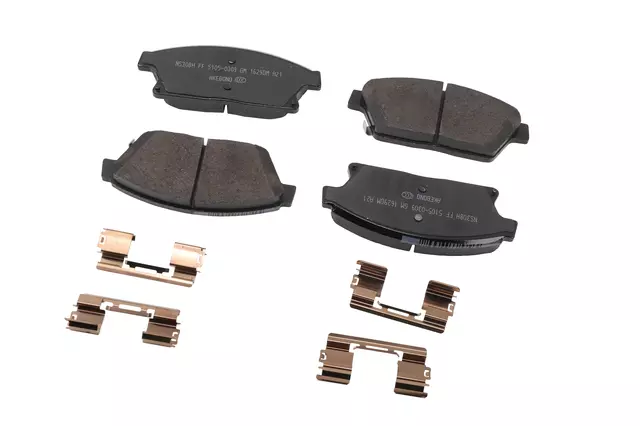 Front Disc Brake Pad Set with Clips