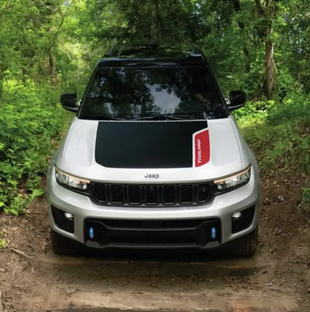 2022-2026 Jeep Grand Cherokee Hood Graphic 82216015AA | All Mopar