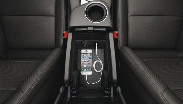 2016 Porsche Panamera - Universal Audio Interface (Auxiliary)