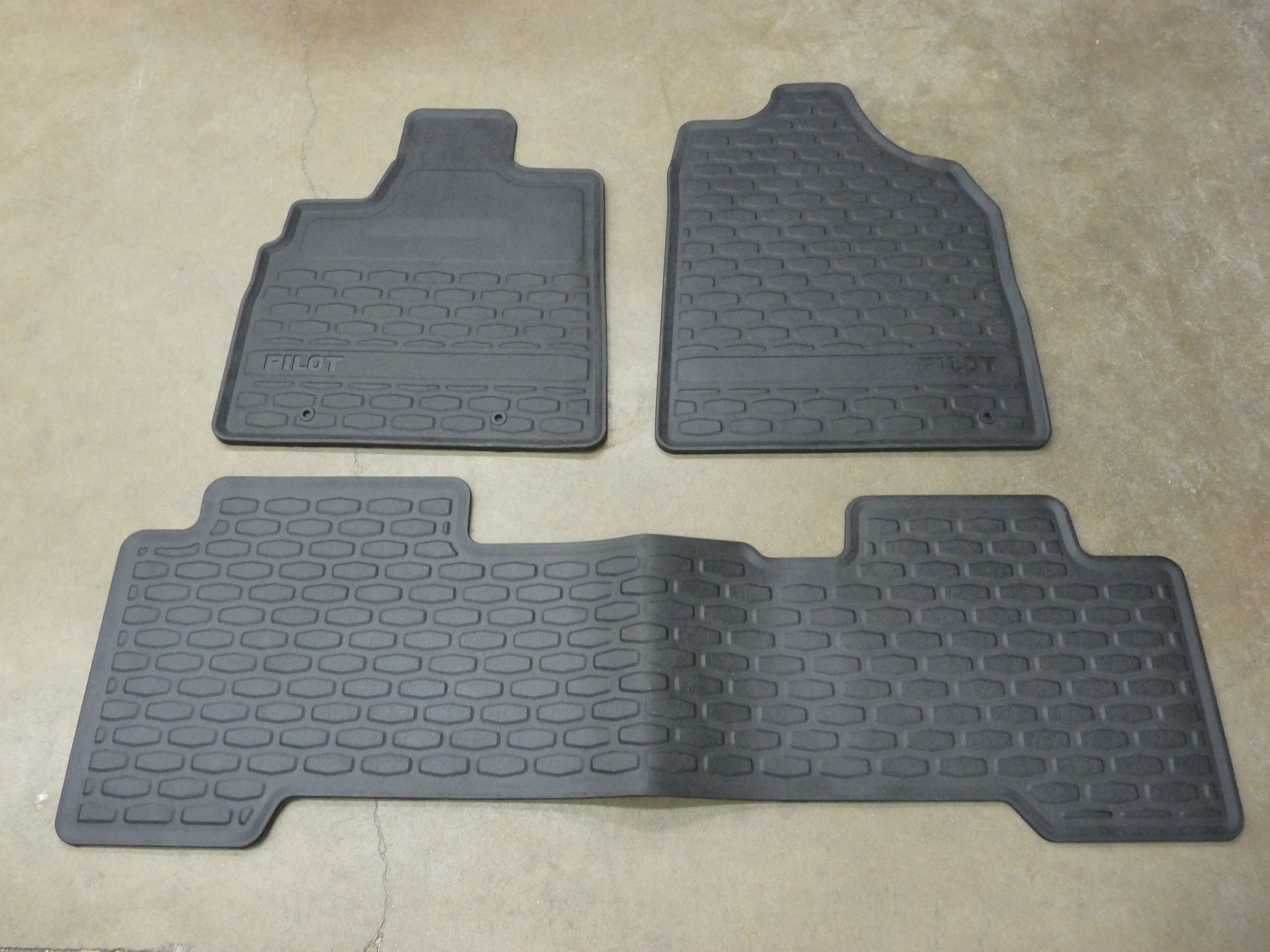 2005 Honda PILOT 5DOOR Floor Mat, All Season (Black) 08P13S9V110A