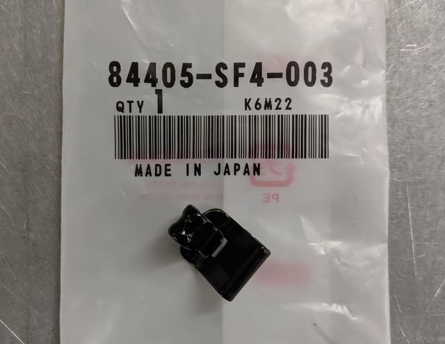 ホンダカブ 84405-SF4-003 - 2015-2017 Honda Fit - Hook Center Shelf Strap