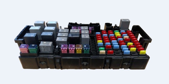 Genuine GM Fuse & Relay Box 25796965 | eBay gm fuse box abbreviations 