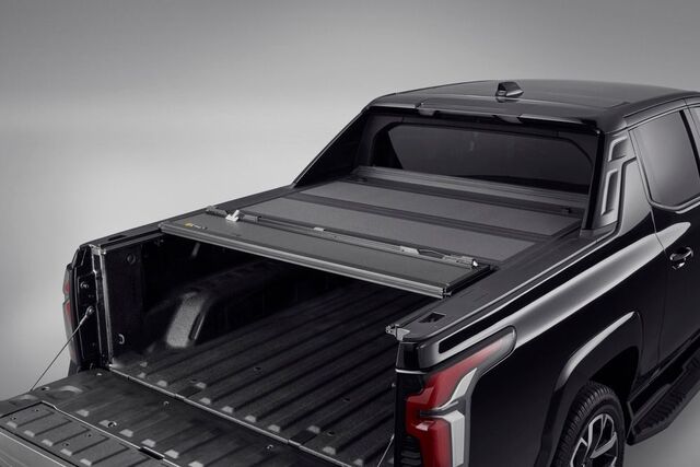 86595168 - Hard Folding Tonneau Cover 2024-2026 GM | Chevrolet