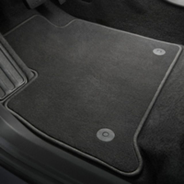 84332401 Front and Rear Carpet Floor Mats in Black 20182020 Buick